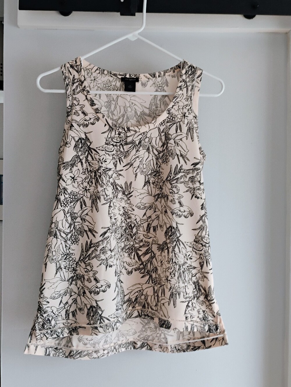 Ann Taylor Cream and Black Floral Top